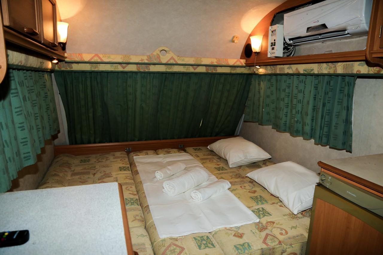 Malwathu Oya Caravan Park Bed & Breakfast Anuradhapura Exterior photo